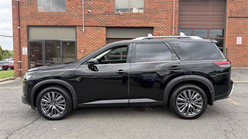 Used 2023 Nissan Pathfinder 4WD SL w/ SL Premium Package image 17