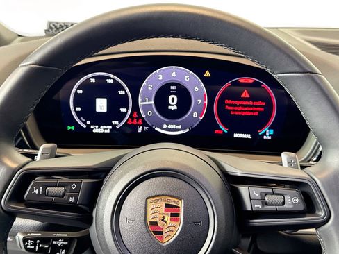 Used 2025 Porsche Cayenne image 14