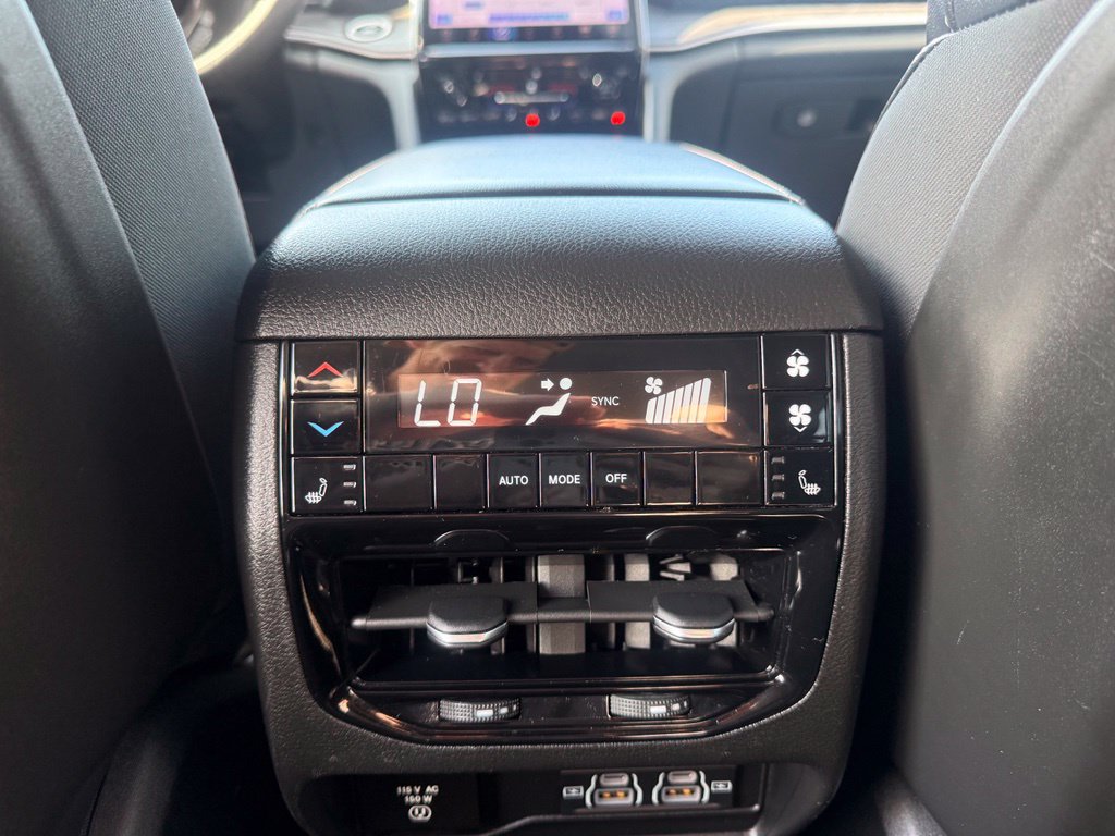 Used 2021 Jeep Grand Cherokee L Limited AWD/4WD image 37