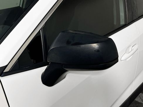 Used 2022 Toyota RAV4 LE FWD image 13