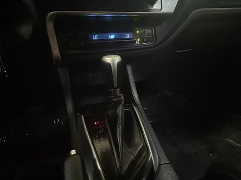 Used 2017 Toyota Corolla SE w/ Carpet Mat Package (TMS) FWD image 16