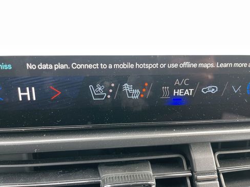 Used 2025 Chevrolet Equinox EV RS w/ Convenience Package II image 28