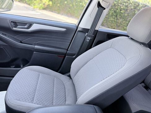 Used 2022 Ford Escape SE w/ SE Sport Appearance Package FWD image 10
