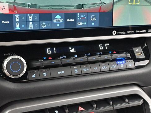 Used 2024 Toyota Tundra Platinum AWD/4WD image 22