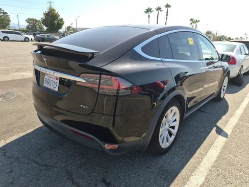 Used 2018 Tesla Model X 75D AWD/4WD image 3