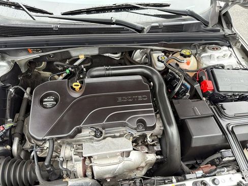 Used 2018 Chevrolet Malibu LT image 19