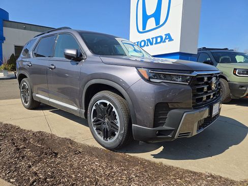 New 2026 Honda Pilot Touring image 4