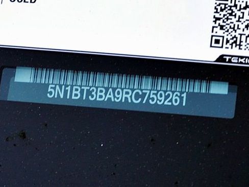 Used 2024 Nissan Rogue SV image 35