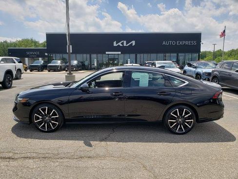 Used 2024 Honda Accord Touring image 7