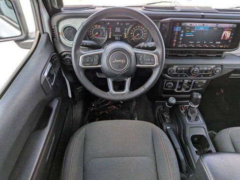 Certified 2025 Jeep Wrangler Unlimited Sahara AWD/4WD image 15