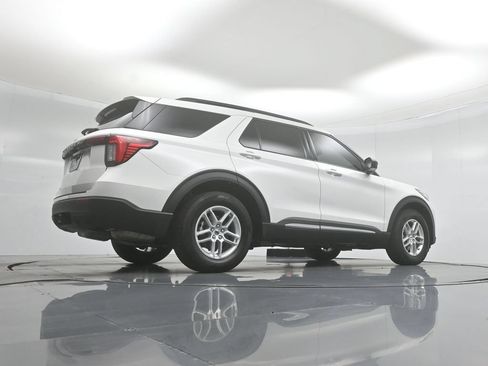 Used 2025 Ford Explorer Active RWD image 50
