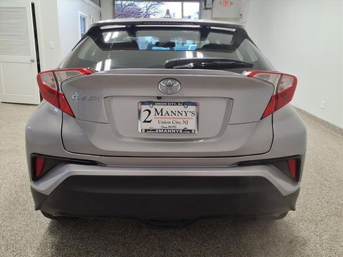 Used 2019 Toyota C-HR XLE image 5
