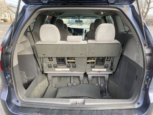 Used 2016 Toyota Sienna LE image 25