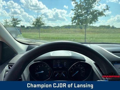 Used 2017 Ford Escape SE w/ Equipment Group 201A FWD image 16