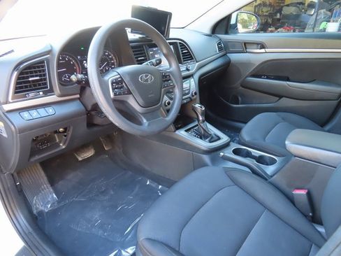 Used 2018 Hyundai Elantra SEL image 17