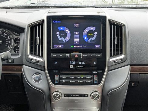 Used 2021 Toyota Land Cruiser image 18