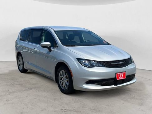 Used 2023 Chrysler Voyager LX FWD image 7