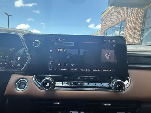Used 2025 GMC Canyon AT4 AWD/4WD image 4