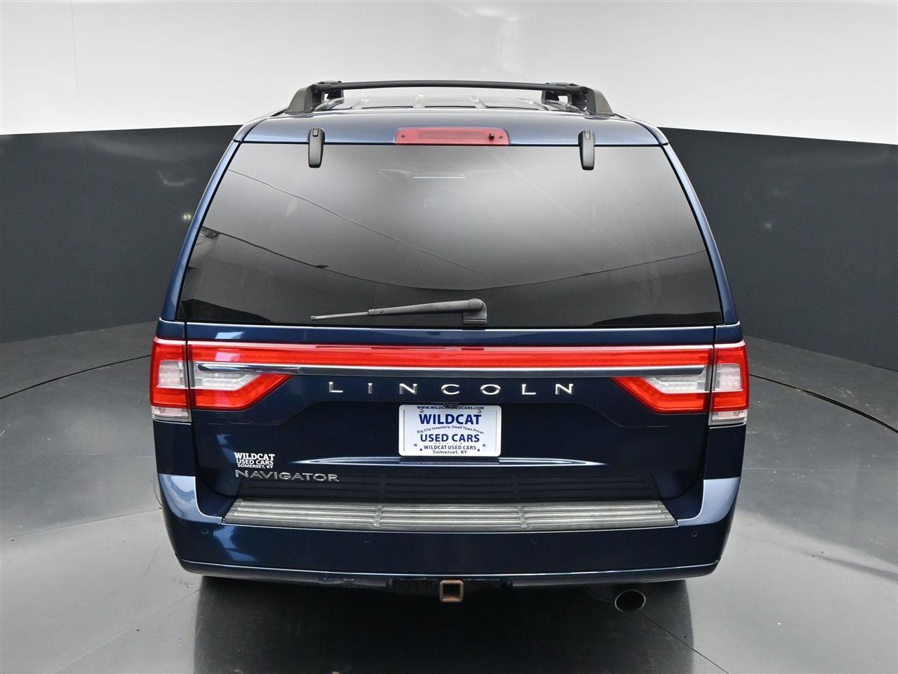 Used 2017 Lincoln Navigator Select AWD/4WD image 25