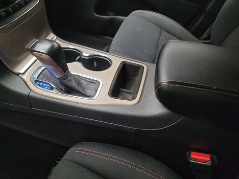 Used 2017 Jeep Grand Cherokee Laredo AWD/4WD image 26