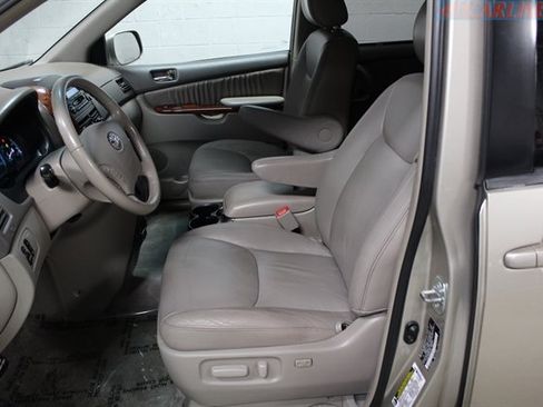 Used 2005 Toyota Sienna XLE image 9