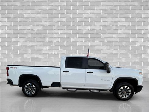 Used 2025 Chevrolet Silverado 2500 Custom w/ Custom Value Package image 6