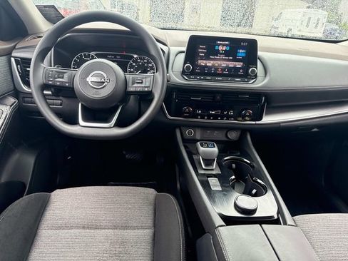 Used 2022 Nissan Rogue SV image 16