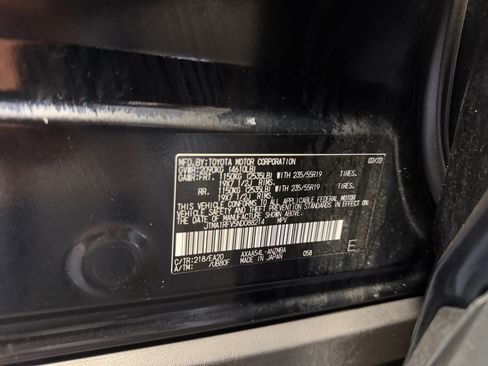 Used 2022 Toyota RAV4 XLE Premium AWD/4WD image 39