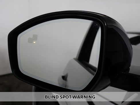 Used 2025 Land Rover Discovery Sport S image 4