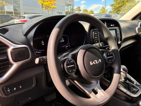 Used 2023 Kia Soul LX w/ Option Group 015 image 16