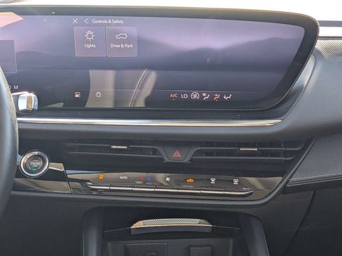 Used 2024 Buick Envision Preferred AWD/4WD image 18