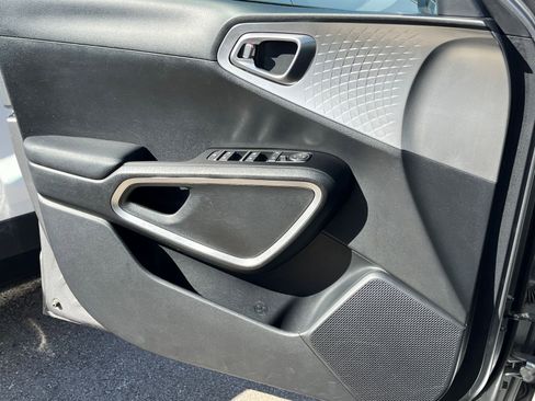 Used 2025 Kia Soul LX w/ LX Technology Package image 18