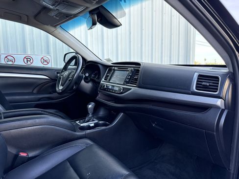 Used 2019 Toyota Highlander XLE image 30