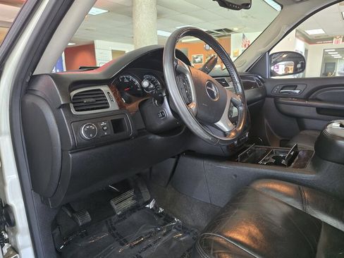 Used 2010 GMC Yukon Denali AWD/4WD image 8