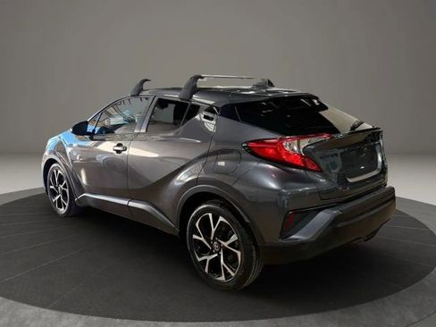 Used 2022 Toyota C-HR XLE image 7