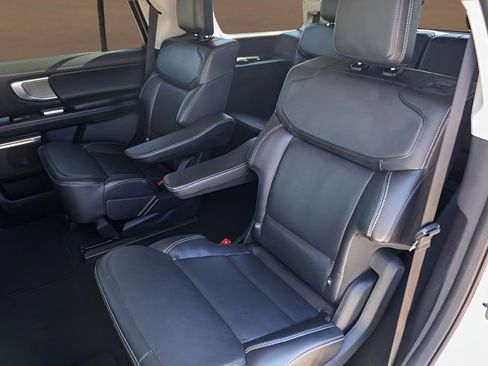 Used 2025 Ford Expedition Platinum AWD/4WD image 26