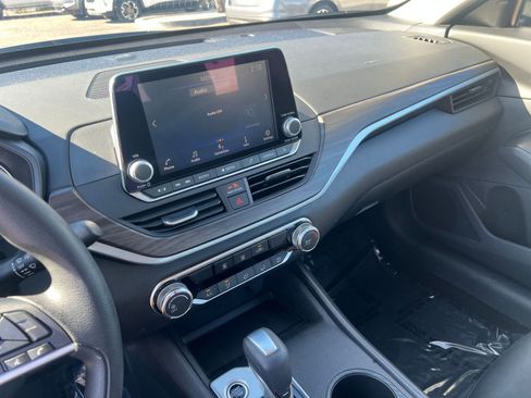 Used 2025 Nissan Altima 2.5 SV image 20