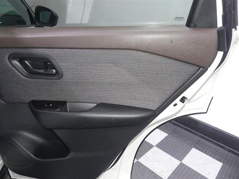 Used 2023 Nissan Rogue S image 25