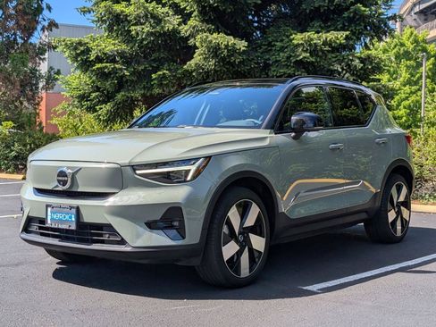 Used 2023 Volvo XC40 Recharge Ultimate AWD/4WD image 3
