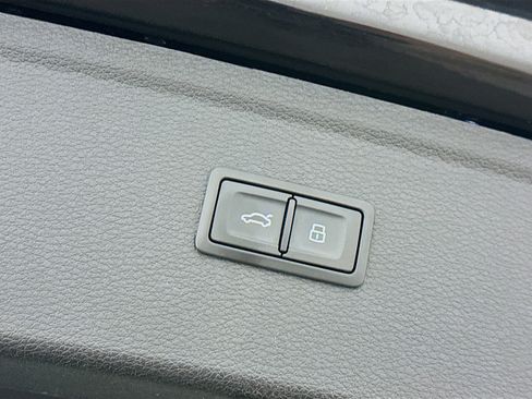 Used 2023 Audi Q5 2.0T Premium w/ Convenience Package image 32