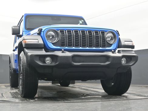 Used 2025 Jeep Wrangler Sport S image 24