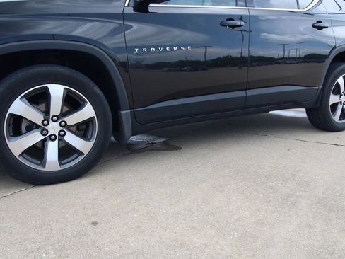 Used 2019 Chevrolet Traverse LT w/ LPO, Blackout Package AWD/4WD image 11