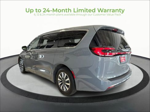 Used 2022 Chrysler Pacifica Touring-L FWD image 5