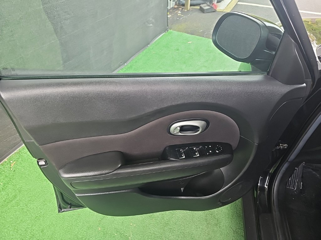 Used 2019 Kia Soul + FWD image 30
