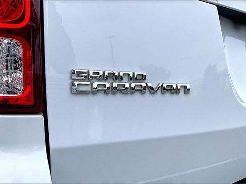 Used 2019 Dodge Grand Caravan SXT image 21