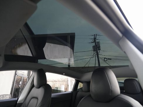 Used 2020 Tesla Model Y Long Range image 18