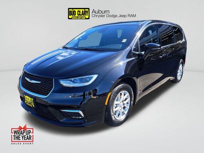 New 2026 Chrysler Pacifica Select