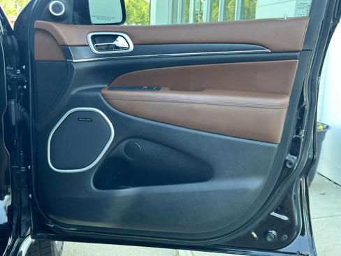 Used 2018 Jeep Grand Cherokee Summit image 9