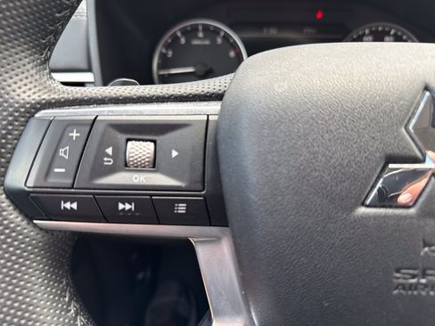 Used 2025 Mitsubishi Outlander SE AWD/4WD image 19