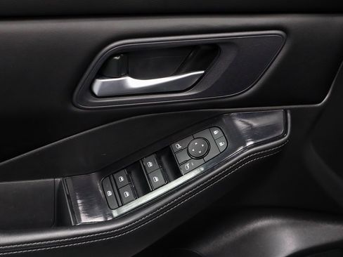 Certified 2024 Nissan Rogue SV image 24